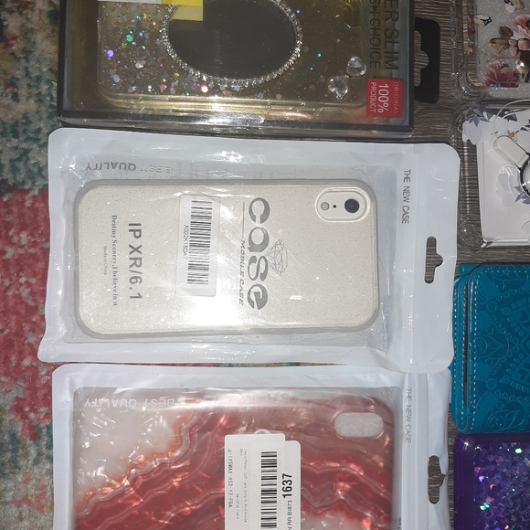 Phone cases and accessories - Picture 3 of 16